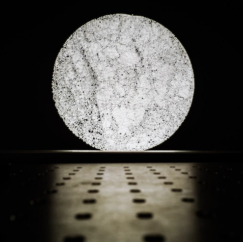 The Rising Fibre Moon, vinderbilledet i Danmarks Grundforskningsfonds fotokonkurrence 2018.