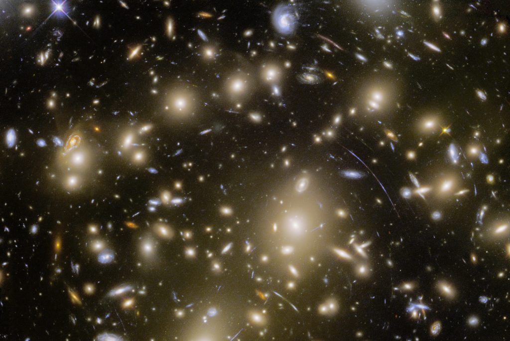 Photo of the galaxy cluster Abell 370, which has a distance of 4 billion light years from Earth.
