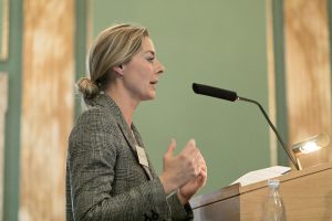 Mette Fjord Sørensen, chef for forskning i Dansk Industri, holder oplæg ved DG's Årsmøde 2019